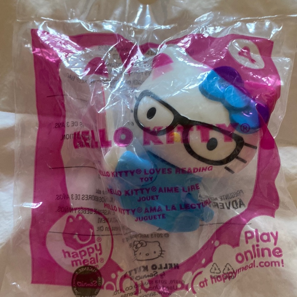 McDonald’s Hello Kitty loves reading
